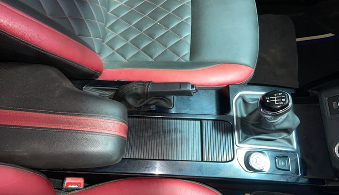 2022 Renault Kiger RXZ MT, Petrol, Manual, 28,173 km, Gear Lever