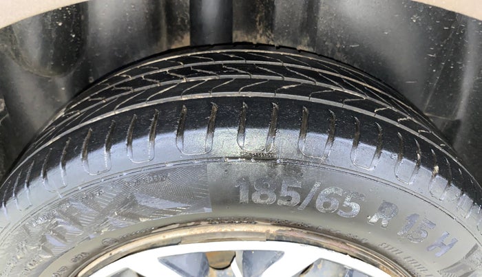 2016 Volkswagen Ameo COMFORTLINE 1.2L, Petrol, Manual, 1,13,850 km, Right Rear Tyre Tread