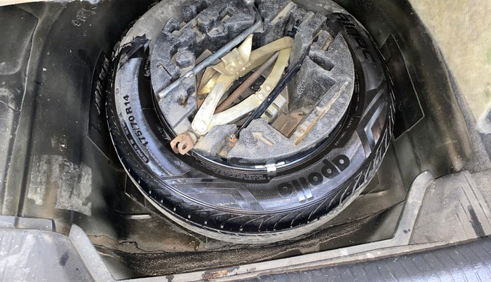 2016 Volkswagen Ameo COMFORTLINE 1.2L, Petrol, Manual, 1,13,850 km, Spare Tyre