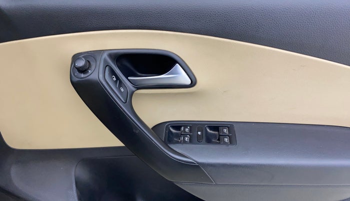 2016 Volkswagen Ameo COMFORTLINE 1.2L, Petrol, Manual, 1,13,850 km, Driver Side Door Panels Control