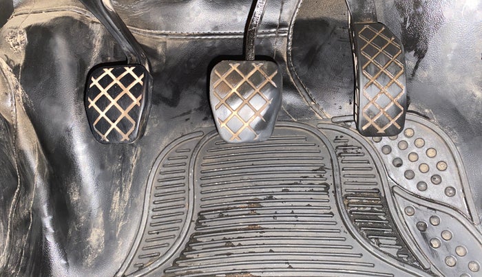 2016 Volkswagen Ameo COMFORTLINE 1.2L, Petrol, Manual, 1,13,850 km, Pedals