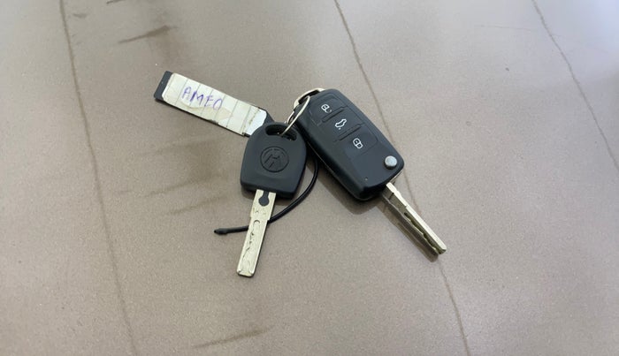 2016 Volkswagen Ameo COMFORTLINE 1.2L, Petrol, Manual, 1,13,850 km, Key Close Up