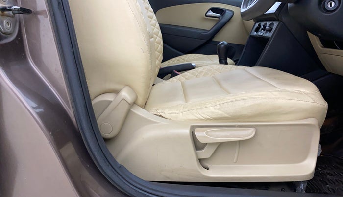 2016 Volkswagen Ameo COMFORTLINE 1.2L, Petrol, Manual, 1,13,850 km, Driver Side Adjustment Panel