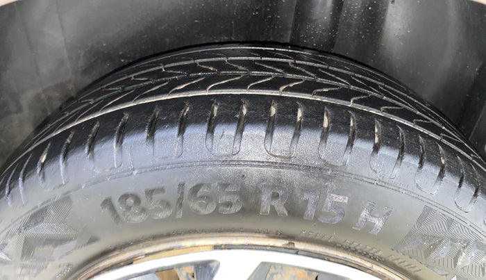 2016 Volkswagen Ameo COMFORTLINE 1.2L, Petrol, Manual, 1,13,850 km, Left Rear Tyre Tread