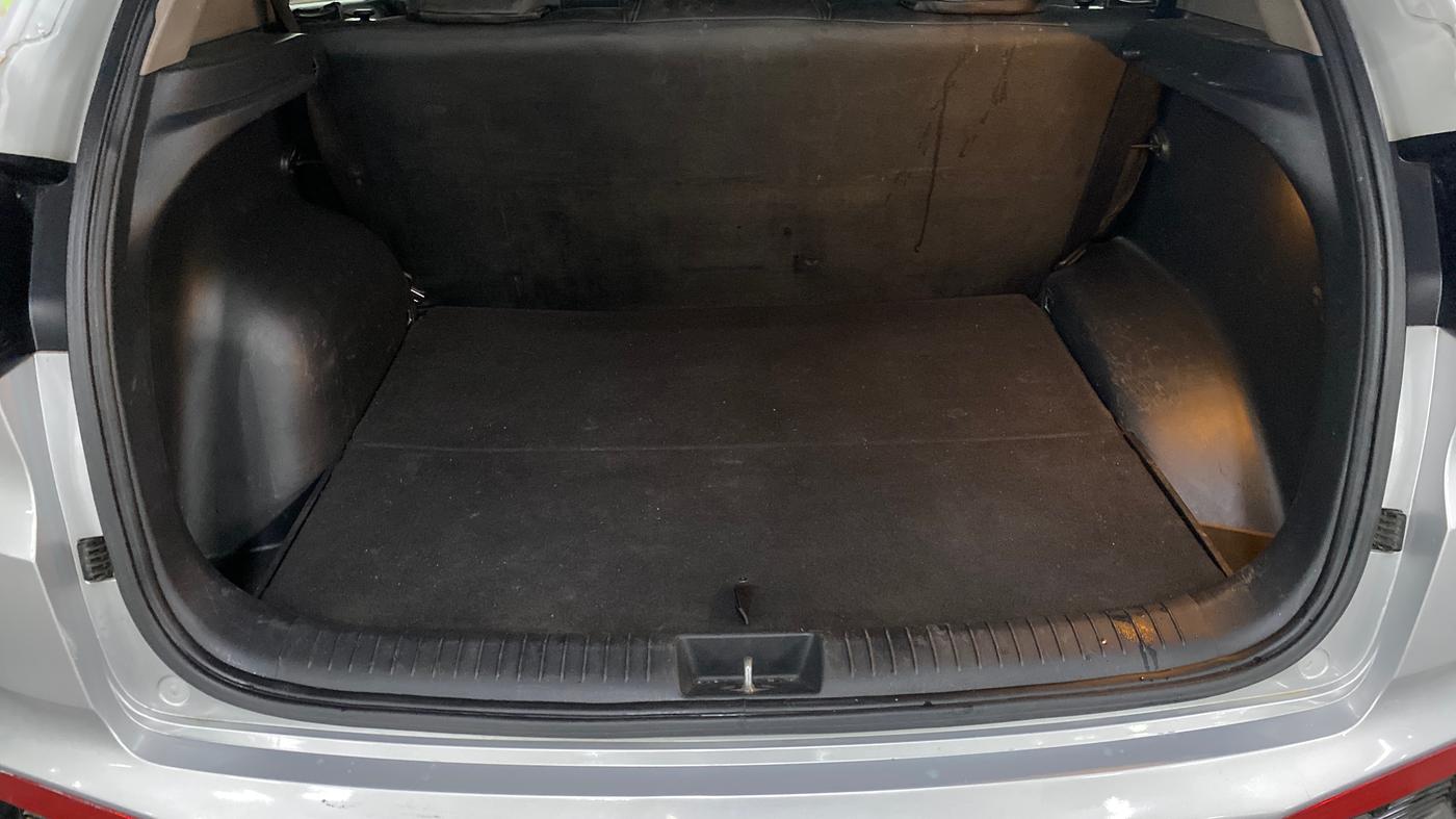 2016 Hyundai Creta SX PLUS 1.6 PETROL, Petrol, Manual, 95,571 km, Boot Inside