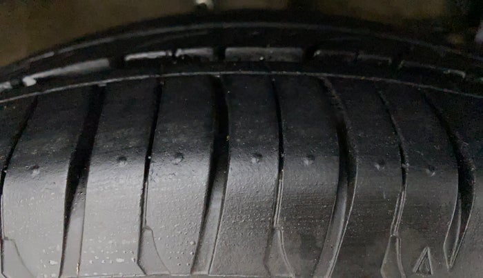 2015 Maruti Ciaz ZXI AT, Petrol, Automatic, 65,815 km, Right Front Tyre Tread