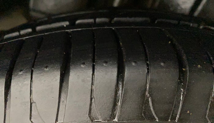 2015 Maruti Ciaz ZXI AT, Petrol, Automatic, 65,815 km, Right Rear Tyre Tread