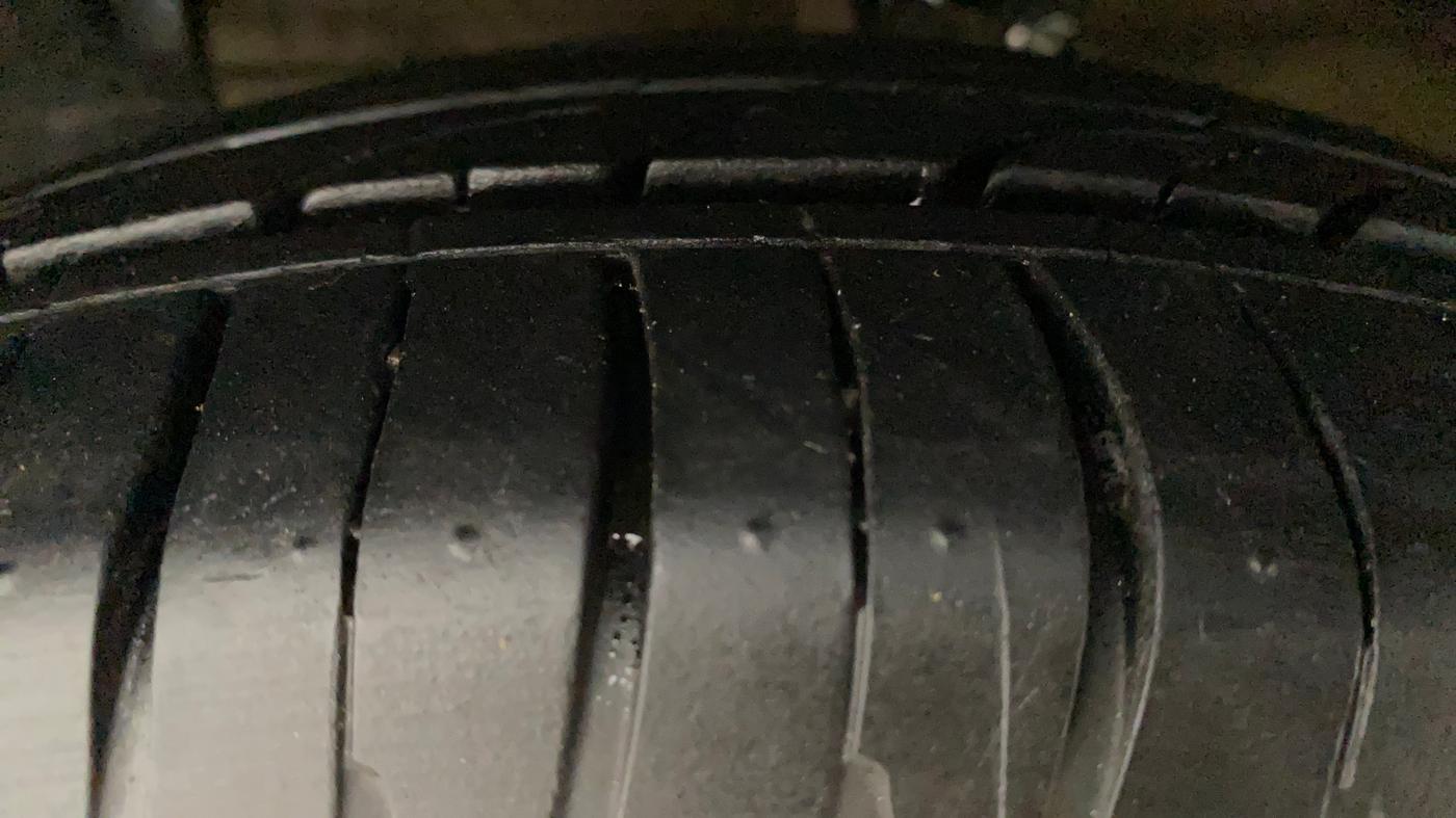 2015 Maruti Ciaz ZXI AT, Petrol, Automatic, 65,815 km, Left Front Tyre Tread