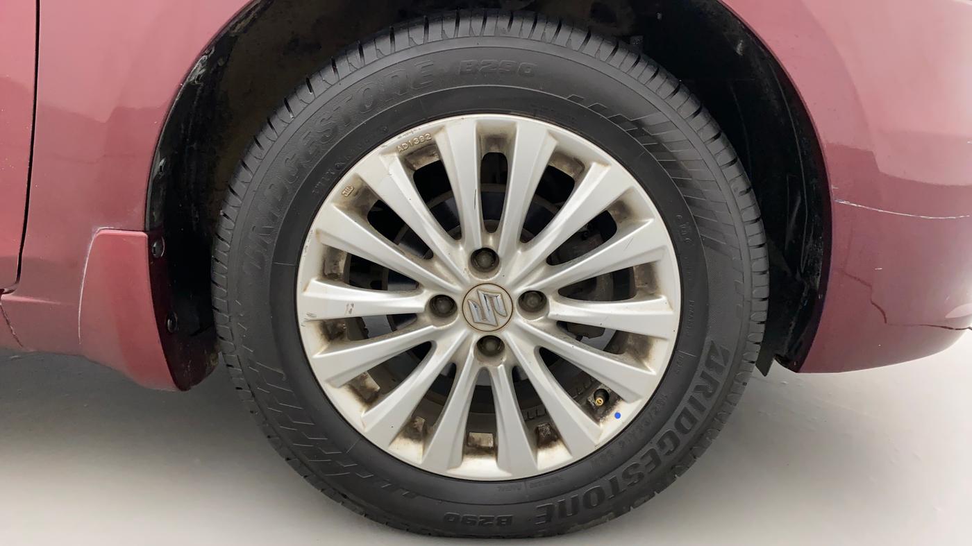 2015 Maruti Ciaz ZXI AT, Petrol, Automatic, 65,815 km, Right Front Wheel