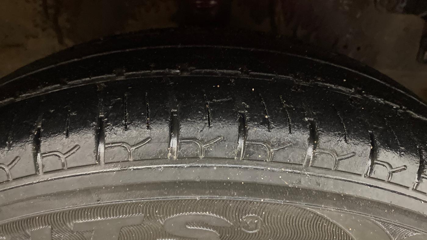 2017 Hyundai Eon D-LITE+, Petrol, Manual, 73,960 km, Right Front Tyre Tread