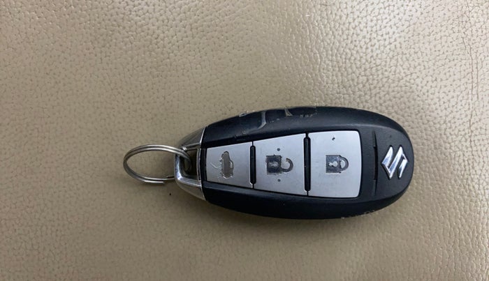 2017 Maruti Ciaz ALPHA  AT 1.4  PETROL, Petrol, Automatic, 1,04,416 km, Key Close Up