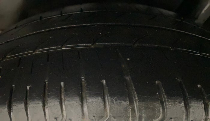 2017 Maruti Ciaz ALPHA  AT 1.4  PETROL, Petrol, Automatic, 1,04,416 km, Left Rear Tyre Tread