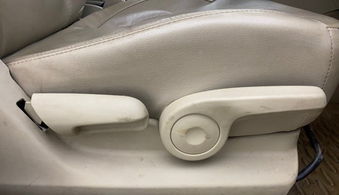 2017 Maruti Ciaz ALPHA  AT 1.4  PETROL, Petrol, Automatic, 1,04,416 km, Driver Side Adjustment Panel