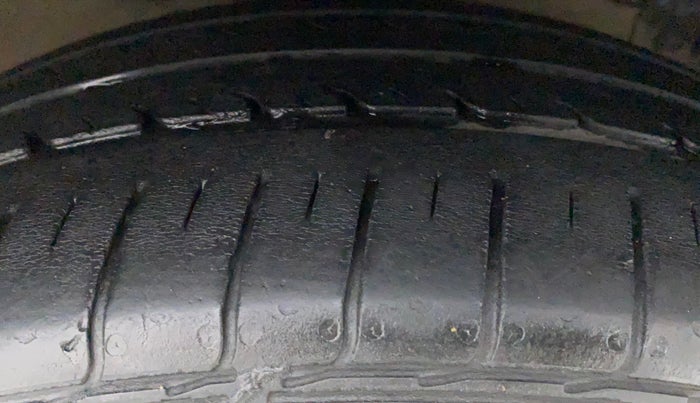 2021 Maruti Ciaz ZETA 1.5 SHVS MT PETROL, Petrol, Manual, 32,694 km, Right Front Tyre Tread