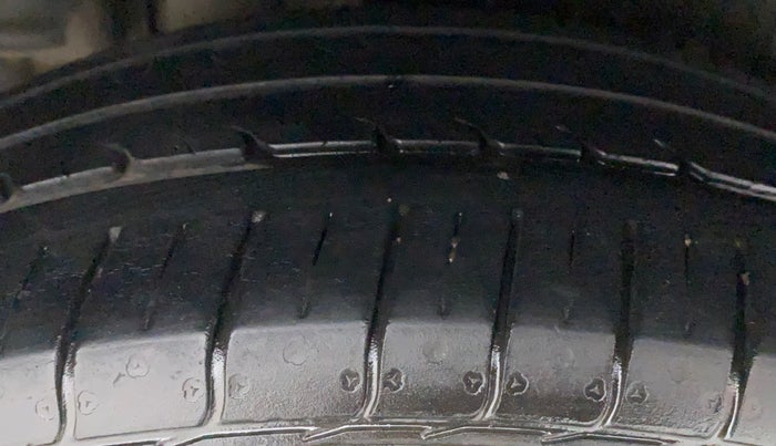 2021 Maruti Ciaz ZETA 1.5 SHVS MT PETROL, Petrol, Manual, 32,694 km, Right Rear Tyre Tread