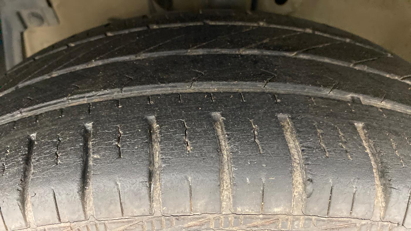 2012 Maruti Swift Dzire ZXI 1.2 BS IV, Petrol, Manual, 32,603 km, Left Front Tyre Tread