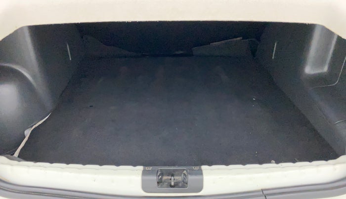 2015 Renault Duster RXL PETROL, Petrol, Manual, 32,485 km, Boot Inside