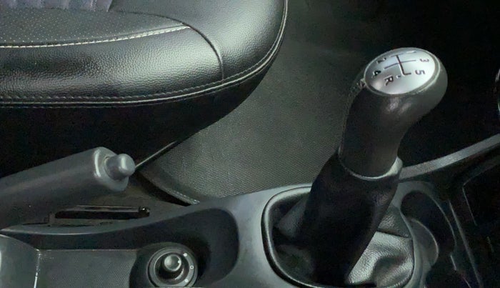 2015 Renault Duster RXL PETROL, Petrol, Manual, 32,485 km, Gear Lever