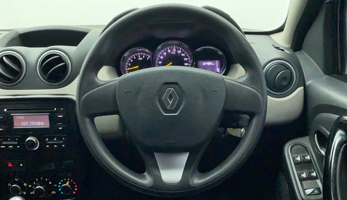 2015 Renault Duster RXL PETROL, Petrol, Manual, 32,485 km, Steering Wheel Close Up