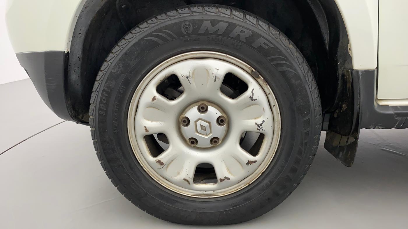 2015 Renault Duster RXL PETROL, Petrol, Manual, 32,485 km, Left Front Wheel