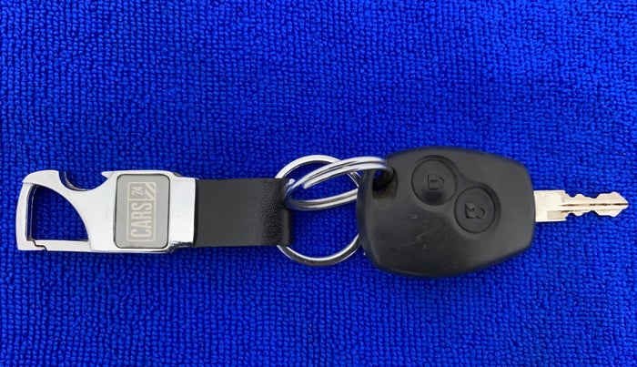 2015 Renault Duster RXL PETROL, Petrol, Manual, 32,485 km, Key Close Up