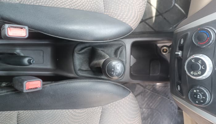 2016 Hyundai Eon SPORTZ, Petrol, Manual, 23,628 km, Gear Lever