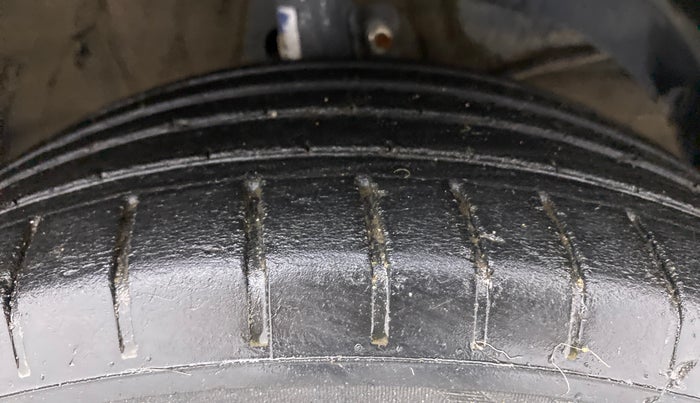2017 Maruti Baleno ALPHA PETROL 1.2, Petrol, Manual, 65,664 km, Right Front Tyre Tread
