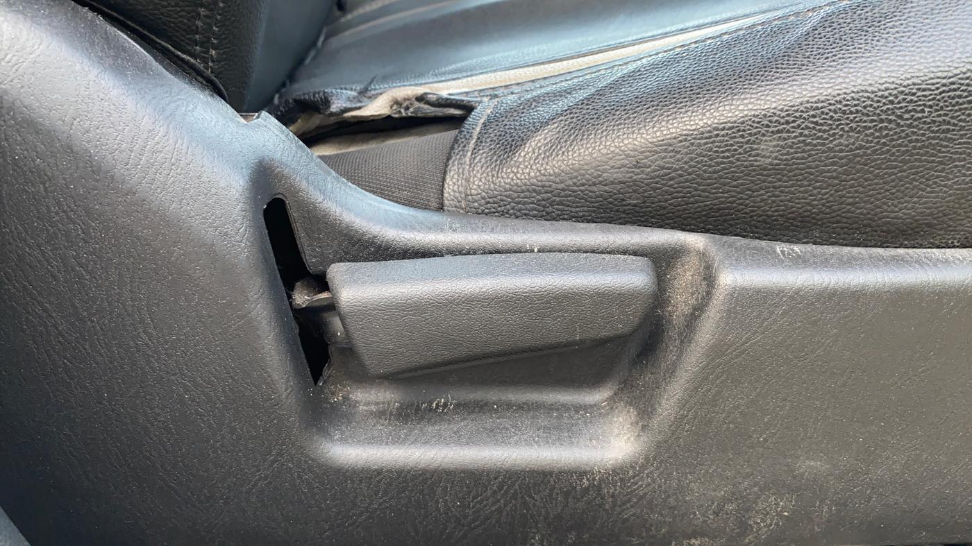 2020 Maruti Alto VXI, CNG, Manual, 65,761 km, Driver Side Adjustment Panel