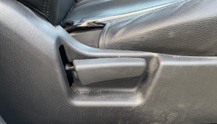 2020 Maruti Alto VXI, CNG, Manual, 65,761 km, Driver Side Adjustment Panel