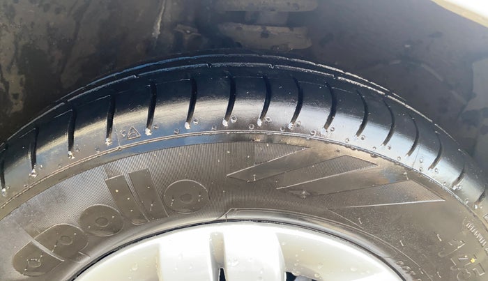 2020 Maruti Alto VXI, CNG, Manual, 65,761 km, Right Front Tyre Tread