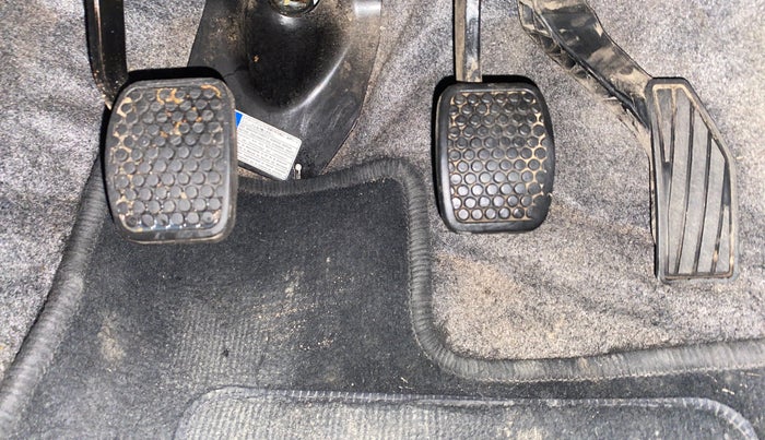 2020 Maruti Alto VXI, CNG, Manual, 65,761 km, Pedals