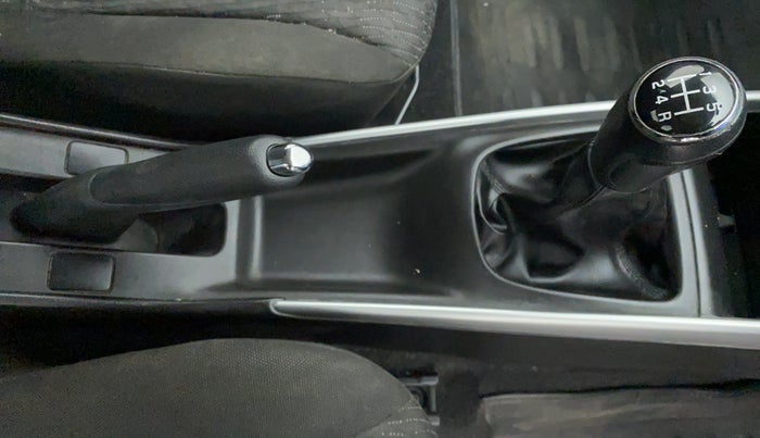 2016 Maruti Baleno DELTA PETROL 1.2, Petrol, Manual, 50,614 km, Gear Lever