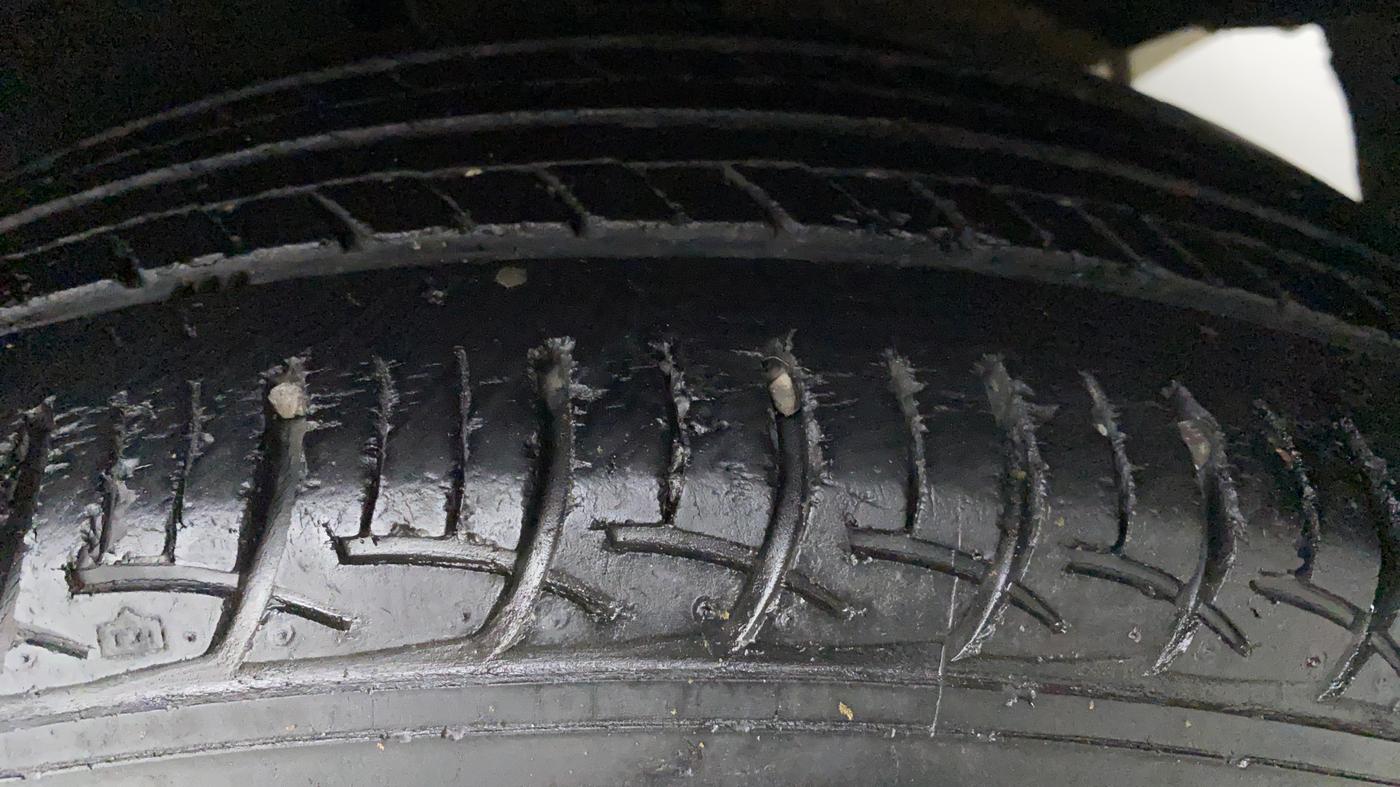 2016 Maruti Baleno DELTA PETROL 1.2, Petrol, Manual, 50,614 km, Left Front Tyre Tread