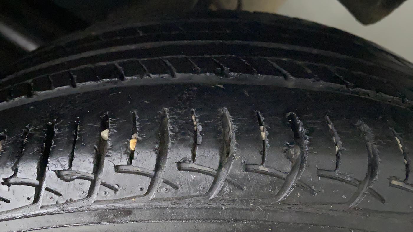 2016 Maruti Baleno DELTA PETROL 1.2, Petrol, Manual, 50,614 km, Left Rear Tyre Tread