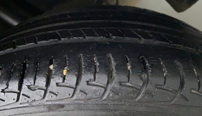 2016 Maruti Baleno DELTA PETROL 1.2, Petrol, Manual, 50,614 km, Left Rear Tyre Tread