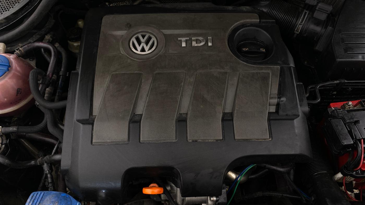 2012 Volkswagen Vento HIGHLINE DIESEL 1.6, Diesel, Manual, 1,45,665 km, Engine View
