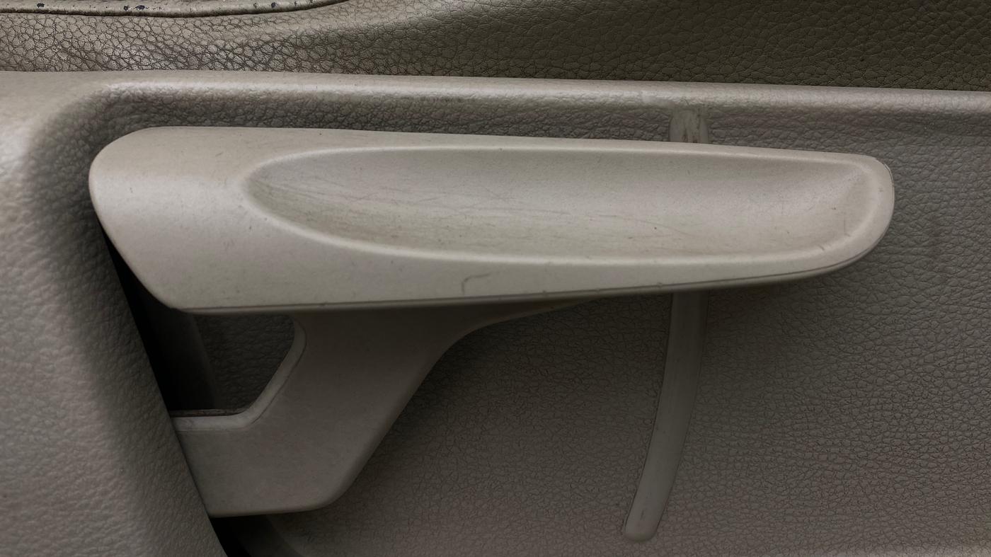 2012 Volkswagen Vento HIGHLINE DIESEL 1.6, Diesel, Manual, 1,45,665 km, Driver Side Adjustment Panel
