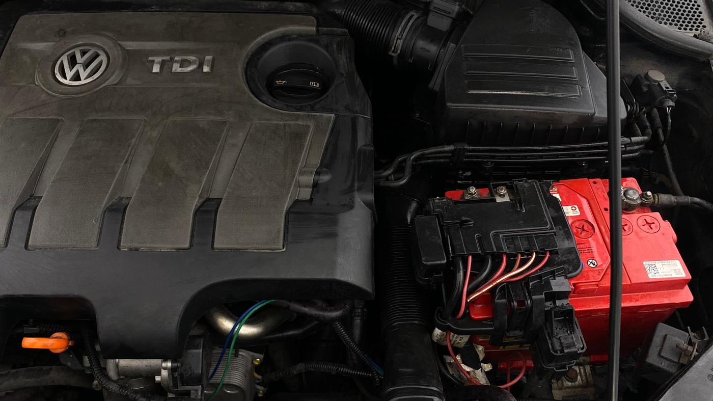 2012 Volkswagen Vento HIGHLINE DIESEL 1.6, Diesel, Manual, 1,45,665 km, Engine View - Left