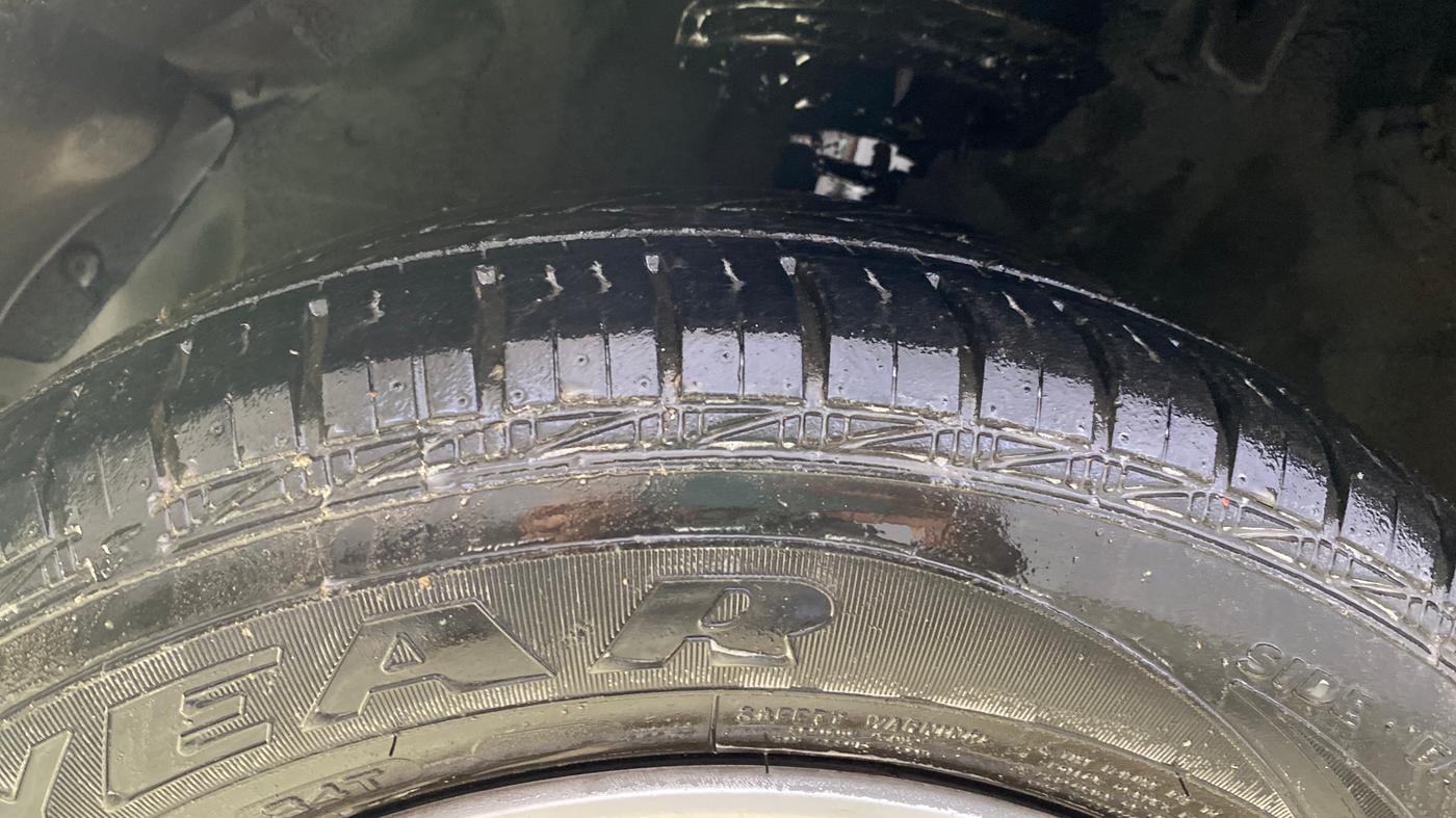 2013 Hyundai i20 MAGNA 1.2, Petrol, Manual, 76,049 km, Left Front Tyre Tread