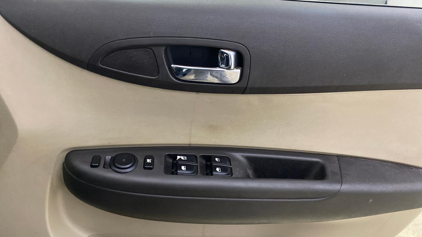 2013 Hyundai i20 MAGNA 1.2, Petrol, Manual, 76,049 km, Driver Side Door Panels Control