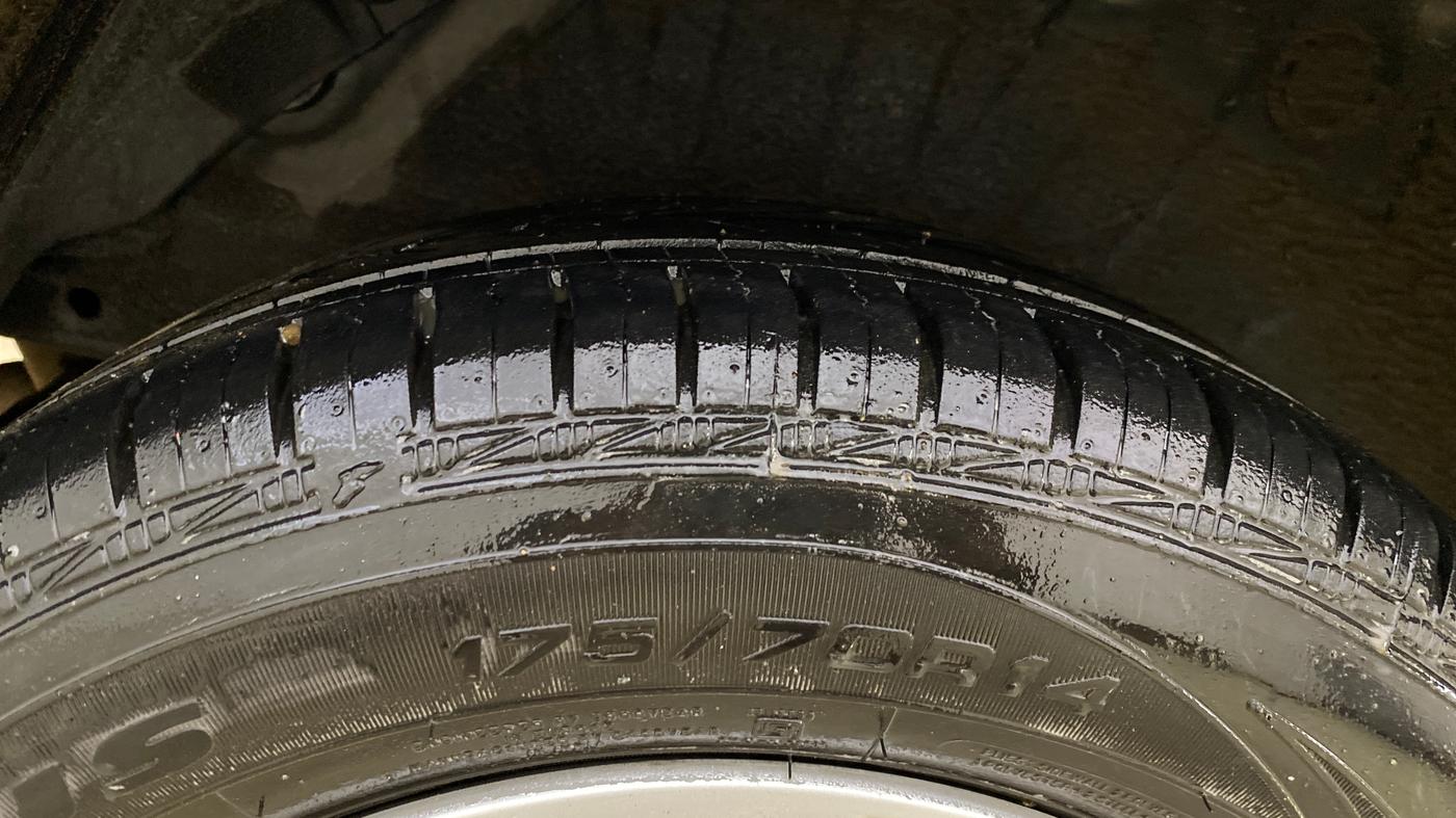 2013 Hyundai i20 MAGNA 1.2, Petrol, Manual, 76,049 km, Right Rear Tyre Tread