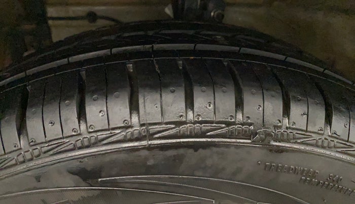 2017 Maruti Ciaz VXI+, Petrol, Manual, 50,000 km, Left Front Tyre Tread