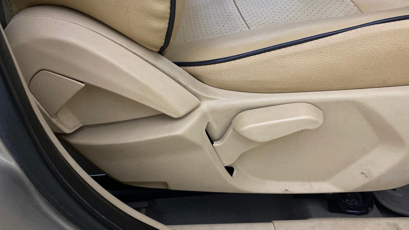 2019 Ford Figo Aspire TITANIUM 1.2 PETROL, Petrol, Manual, 32,501 km, Driver Side Adjustment Panel