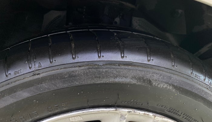 2019 Ford Figo Aspire TITANIUM 1.2 PETROL, Petrol, Manual, 32,501 km, Right Front Tyre Tread