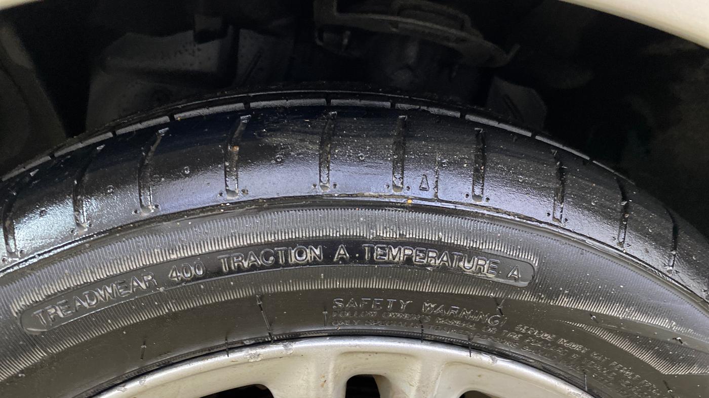 2019 Ford Figo Aspire TITANIUM 1.2 PETROL, Petrol, Manual, 32,501 km, Left Front Tyre Tread