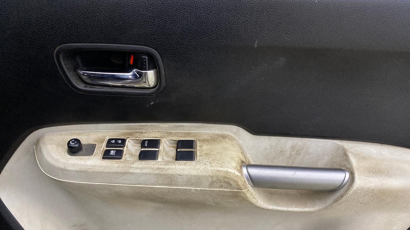 2022 Maruti IGNIS DELTA 1.2, Petrol, Manual, 1,43,491 km, Driver Side Door Panels Control