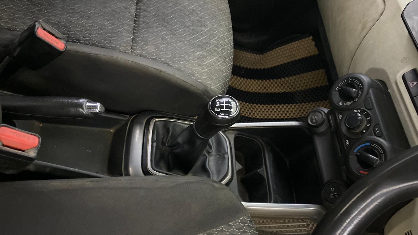 2022 Maruti IGNIS DELTA 1.2, Petrol, Manual, 1,43,491 km, Gear Lever