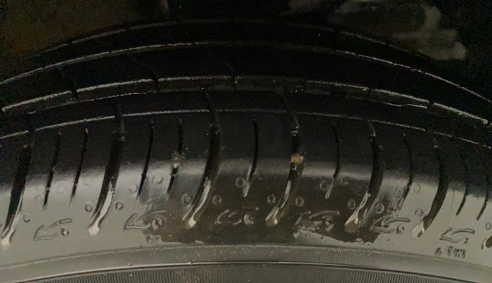 2020 Maruti Baleno DELTA PETROL 1.2, Petrol, Manual, 33,723 km, Right Front Tyre Tread