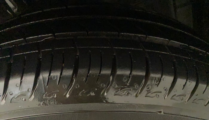 2020 Maruti Baleno DELTA PETROL 1.2, Petrol, Manual, 33,723 km, Left Front Tyre Tread