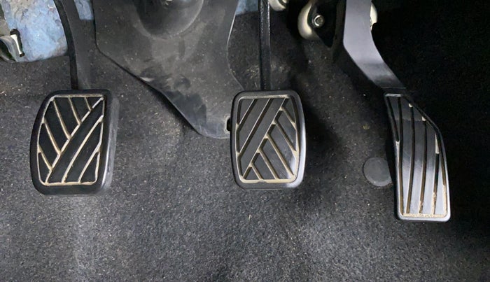 2017 Maruti Swift VDI, Diesel, Manual, 97,709 km, Pedals